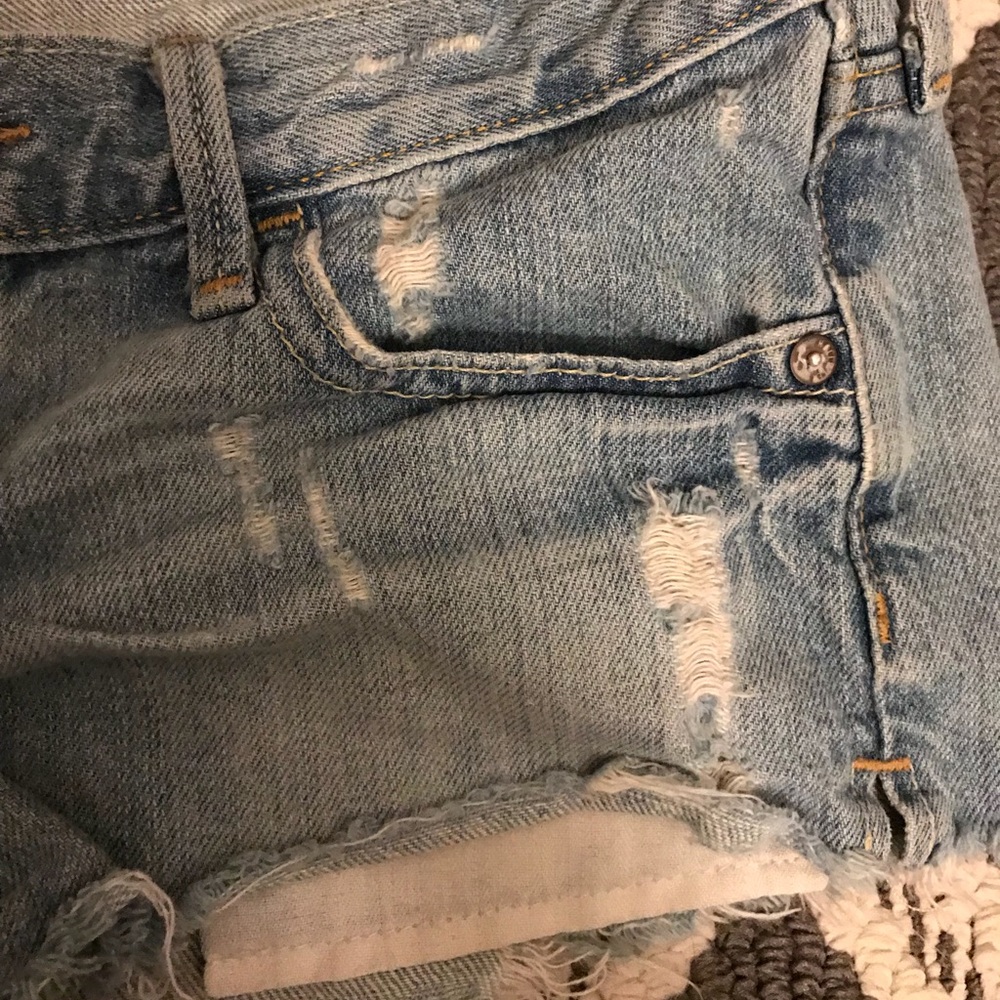 ❌SOLD❌ Junior girls Hollister light wash denim shorts 3 - Picture 4 of 5